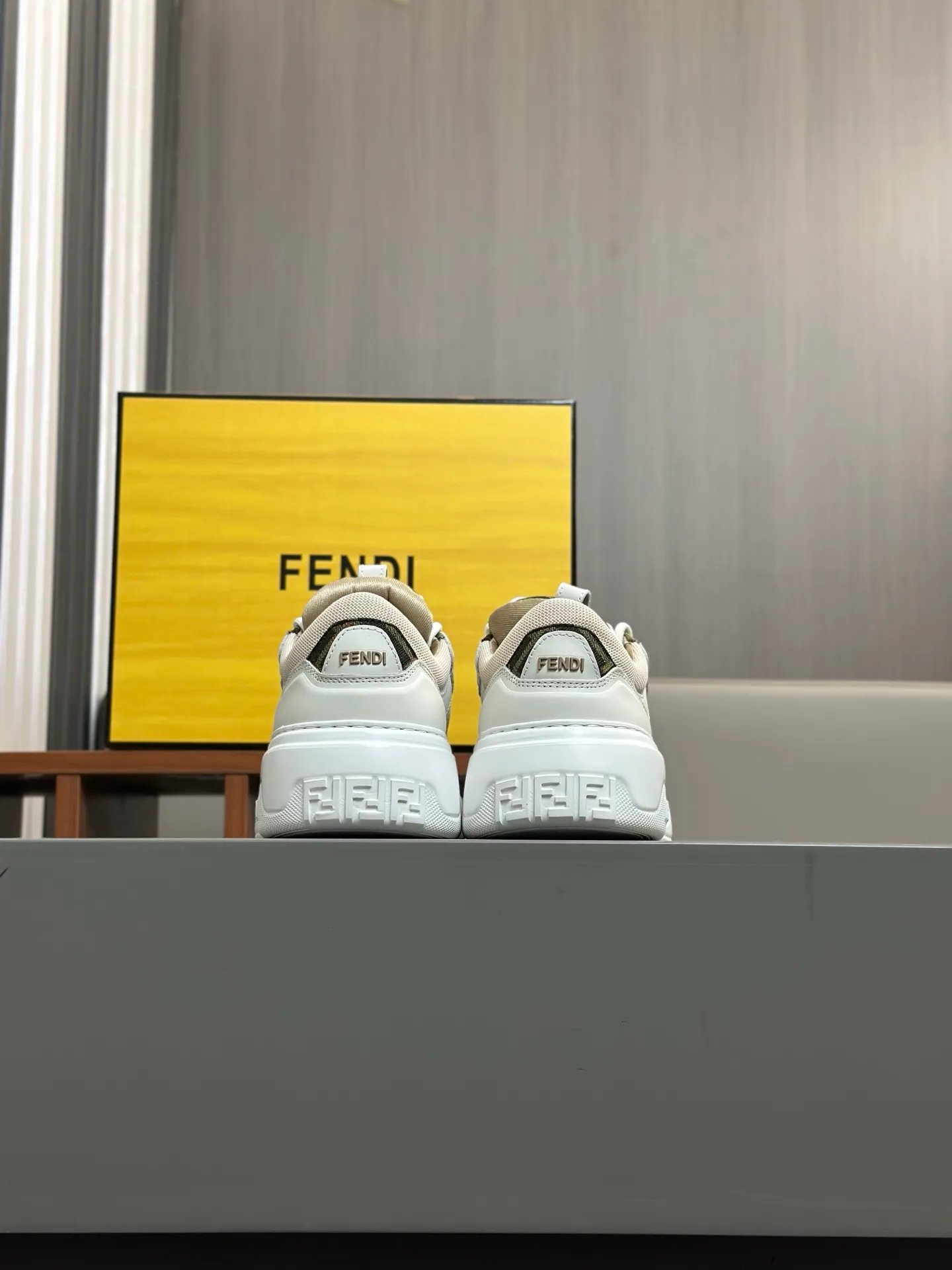 [FENDI] Fendi men's shoes 💰780💰 - High-end quality original casual sports shoes - Upper: Nappa calfskin, pebbled calfskin, tongue and heel; injection molded brand logo plastic module - Lining: brand canvas - Outsole: ultra-light T men's shoes 💰R foam rubber; molded outsole - Super high quality control, fine workmanship: highlighted (high-end, luxury, grade) -Size :39-44 (38, 45, can be customized)